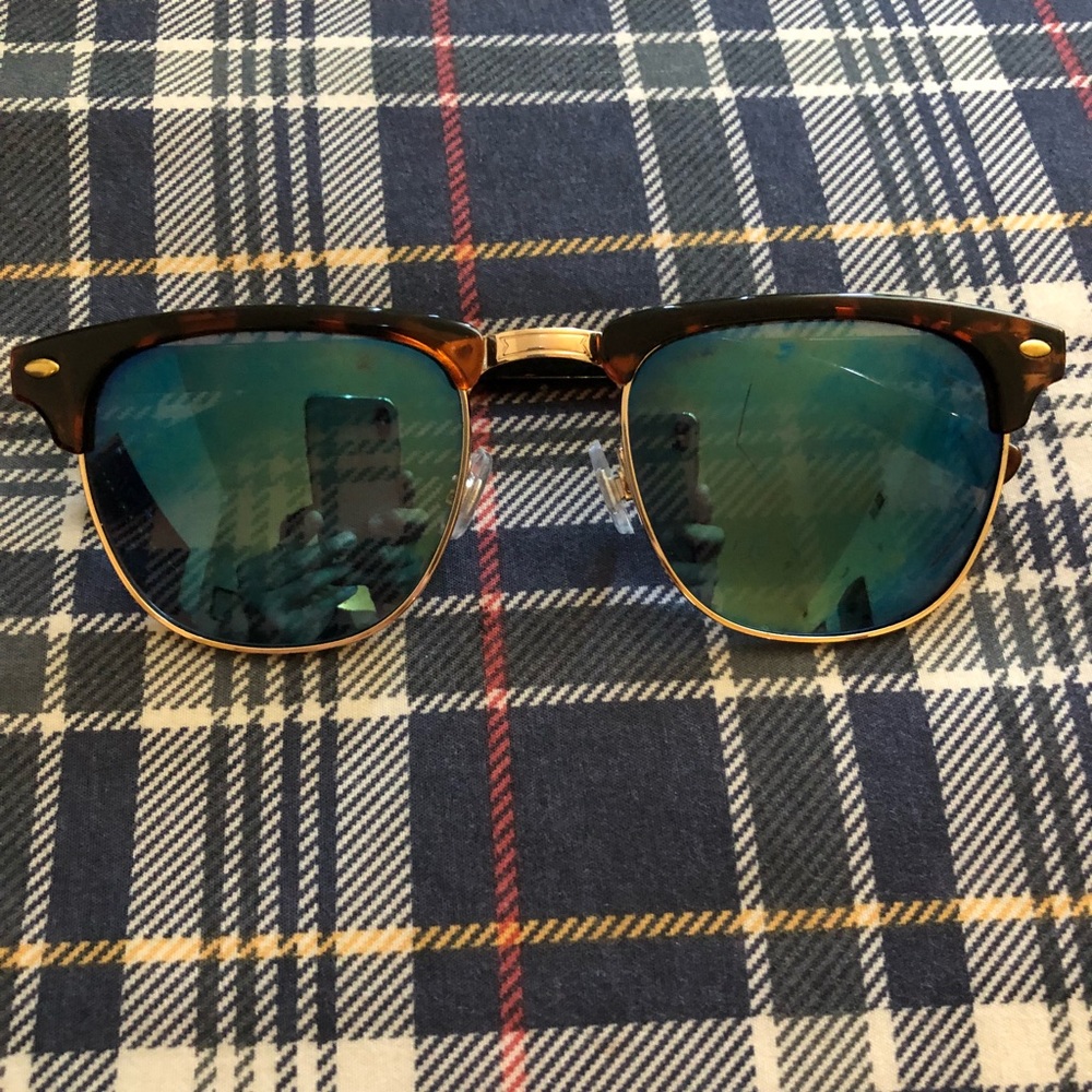 Gap sun glasses